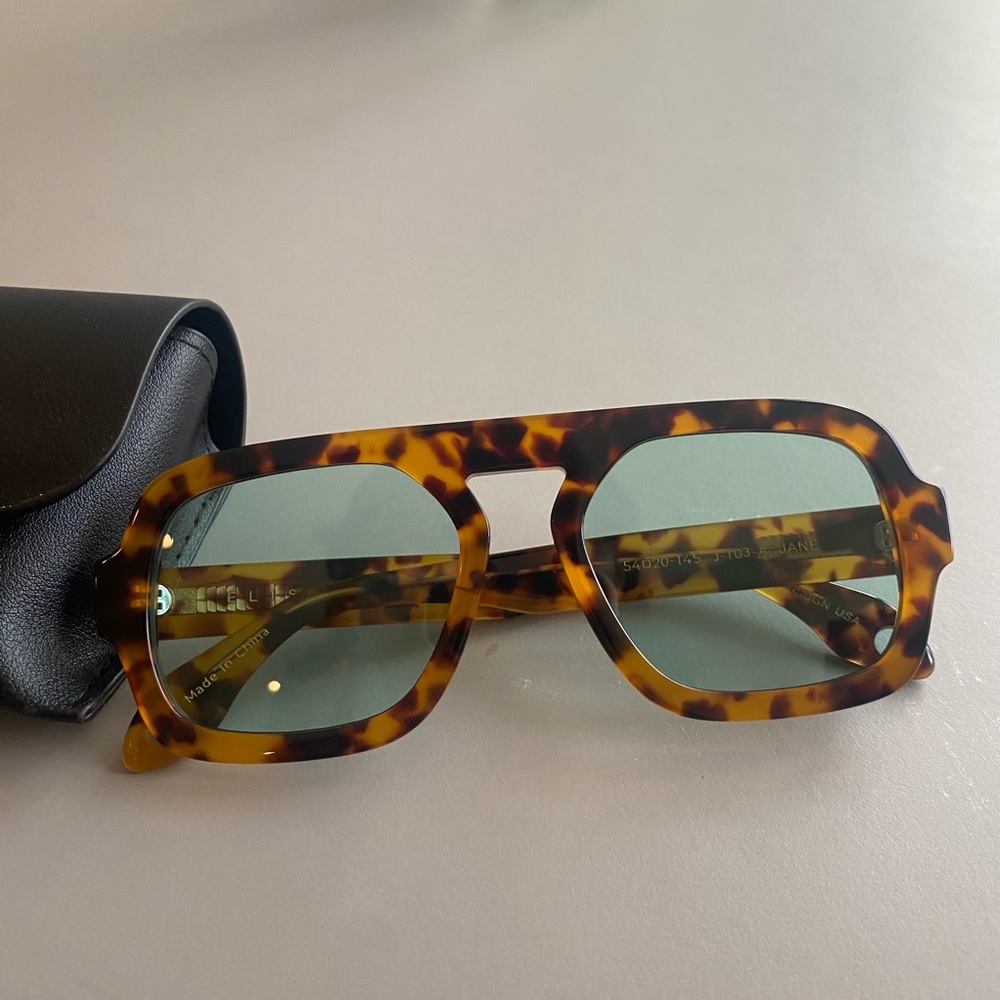 Elisa Johnson Jane in Brown Tortoise - New
